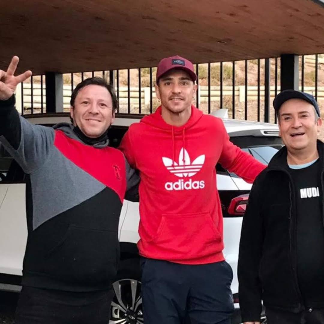 Equipo TKambio embalando cajas en una vivienda